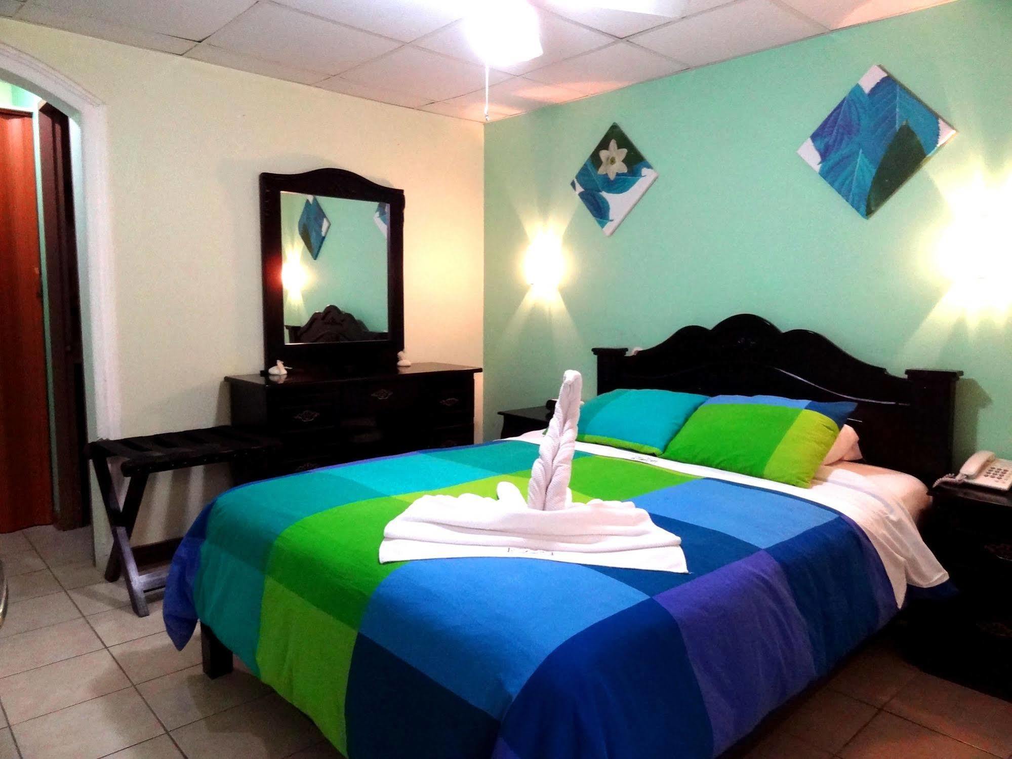 Hotel Eskalima Alajuela Bagian luar foto
