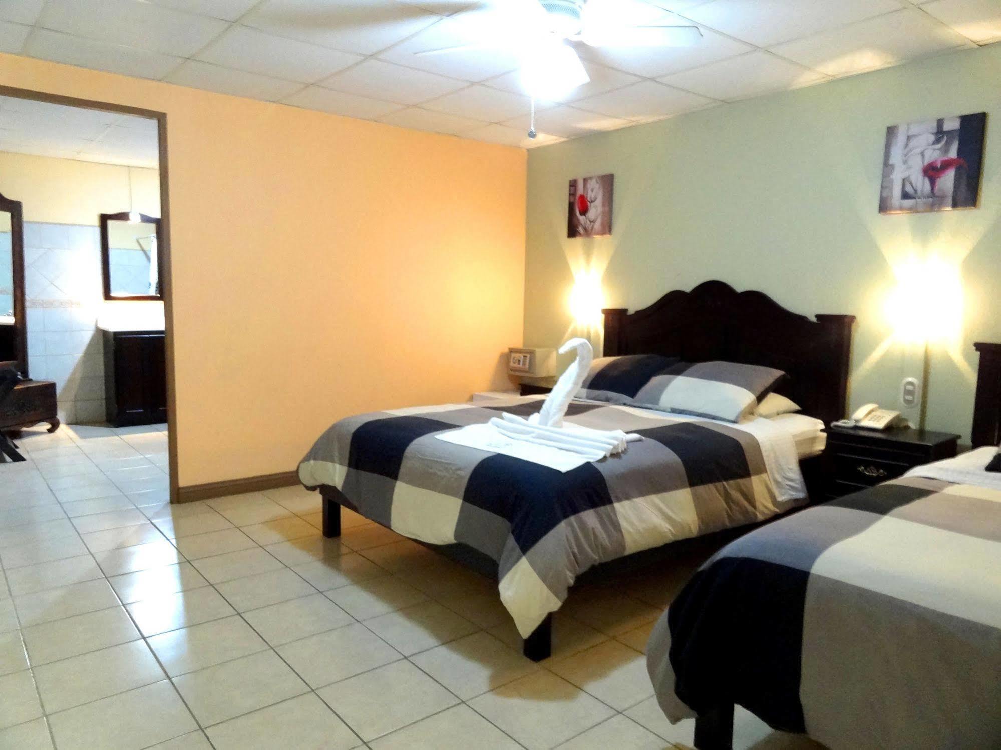 Hotel Eskalima Alajuela Bagian luar foto